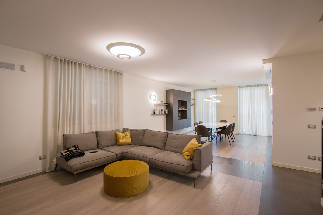 appartamento Bergamo essenziale contemporaneo soggiorno 01