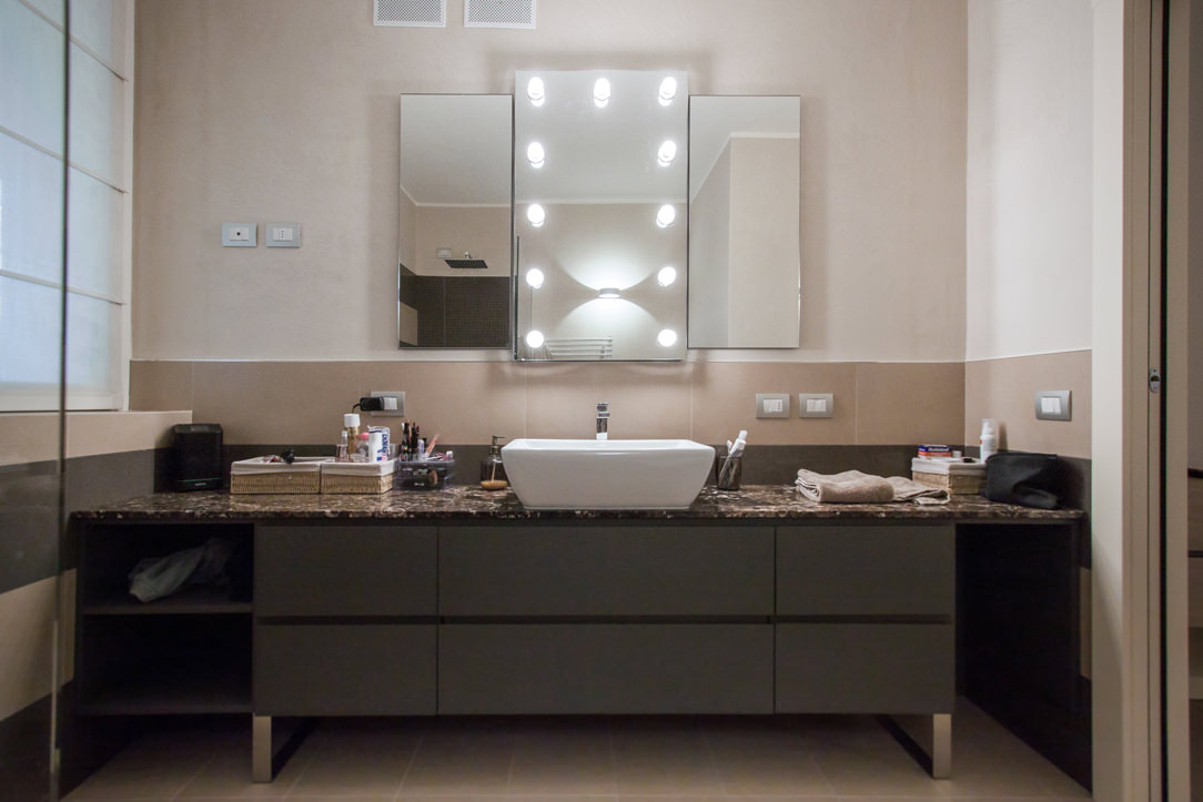 appartamento Bergamo essenziale contemporaneo bagno padronale 01