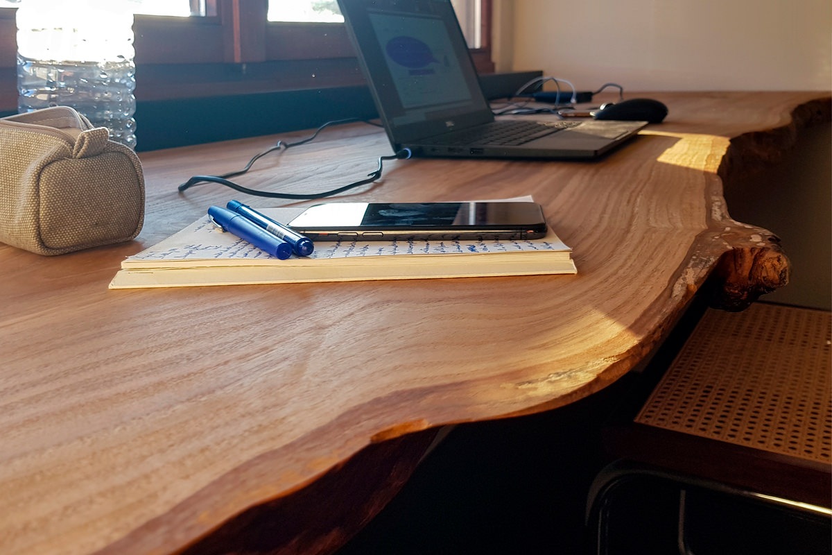  smartworking cherry wood desk top details