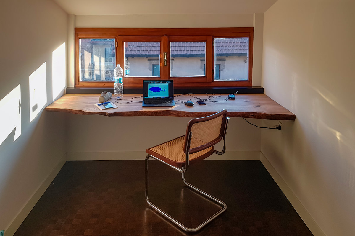  front view cherry wood desk smartworking