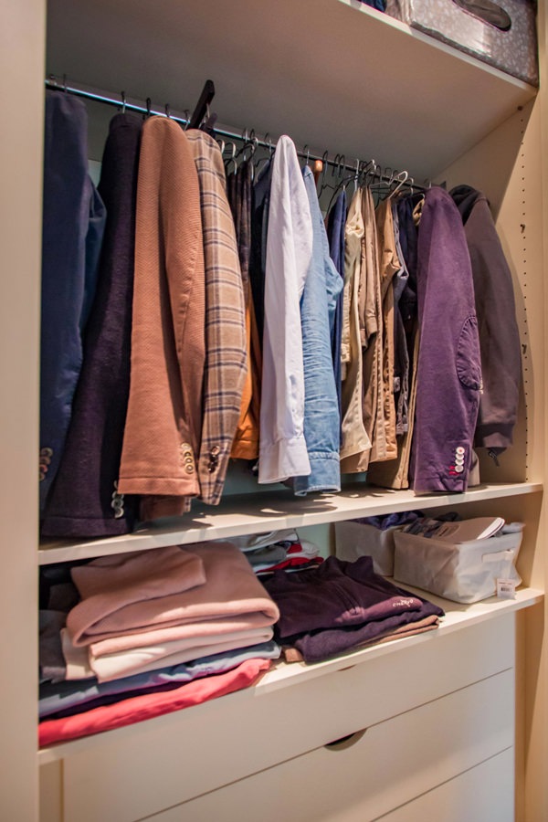 internal-composition-wardrobe-hangers-drawers