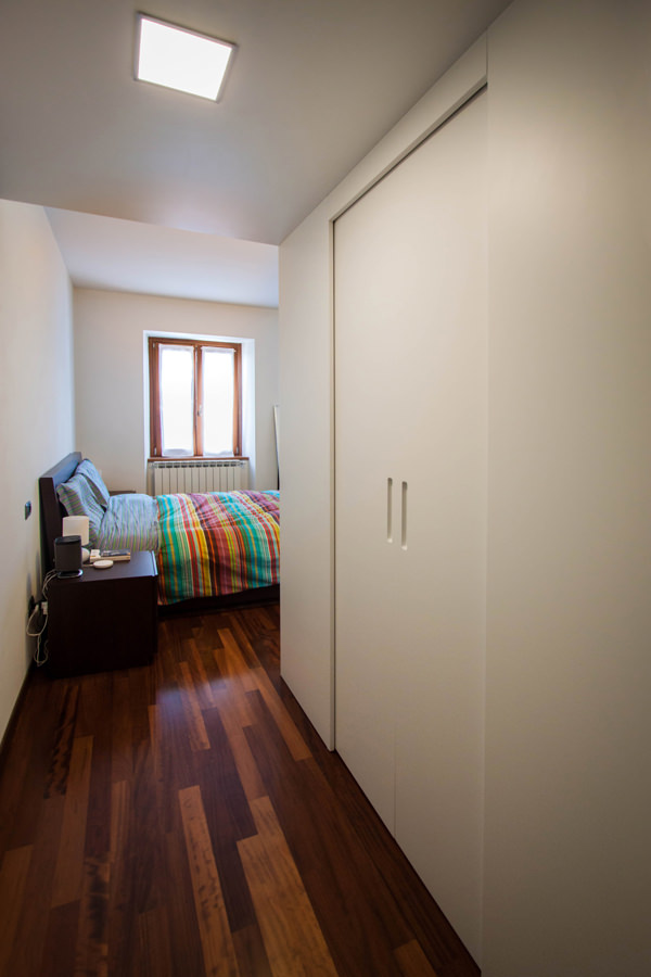 walk-in closet-bedroom-double-access-sliding-doors