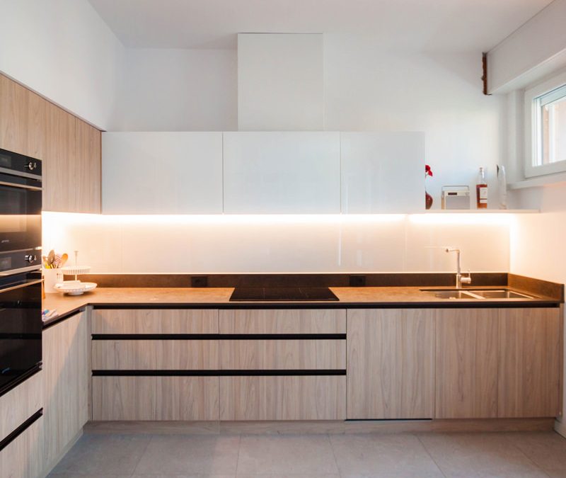 A wood-effect laminate kitchen
