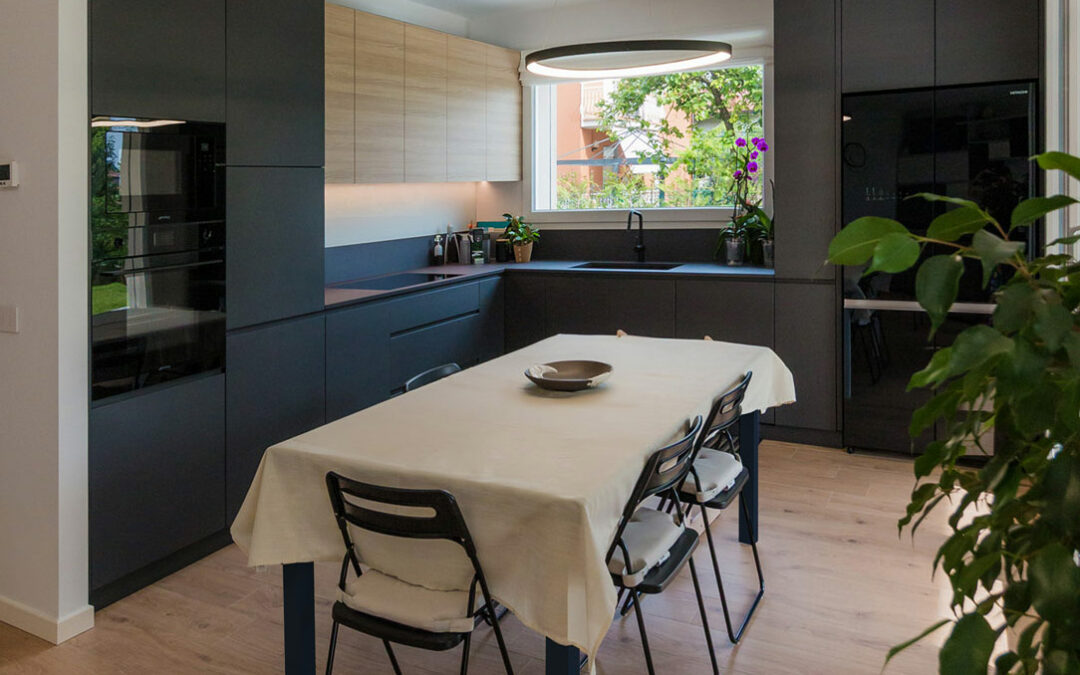 Light and Shadow: The Magic of a Multifunctional Anthracite Gray Kitchen